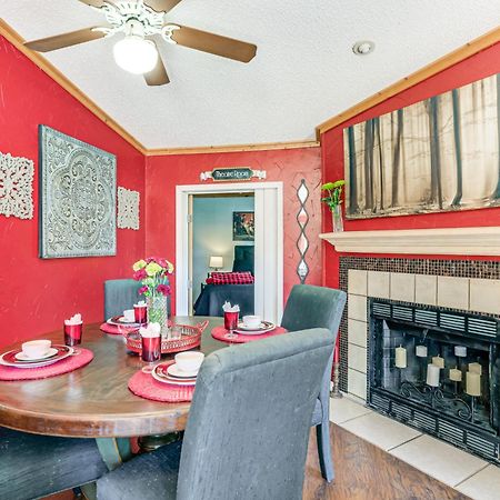College Station Getaway With Hot Tub And Courtyard! Villa Exteriör bild