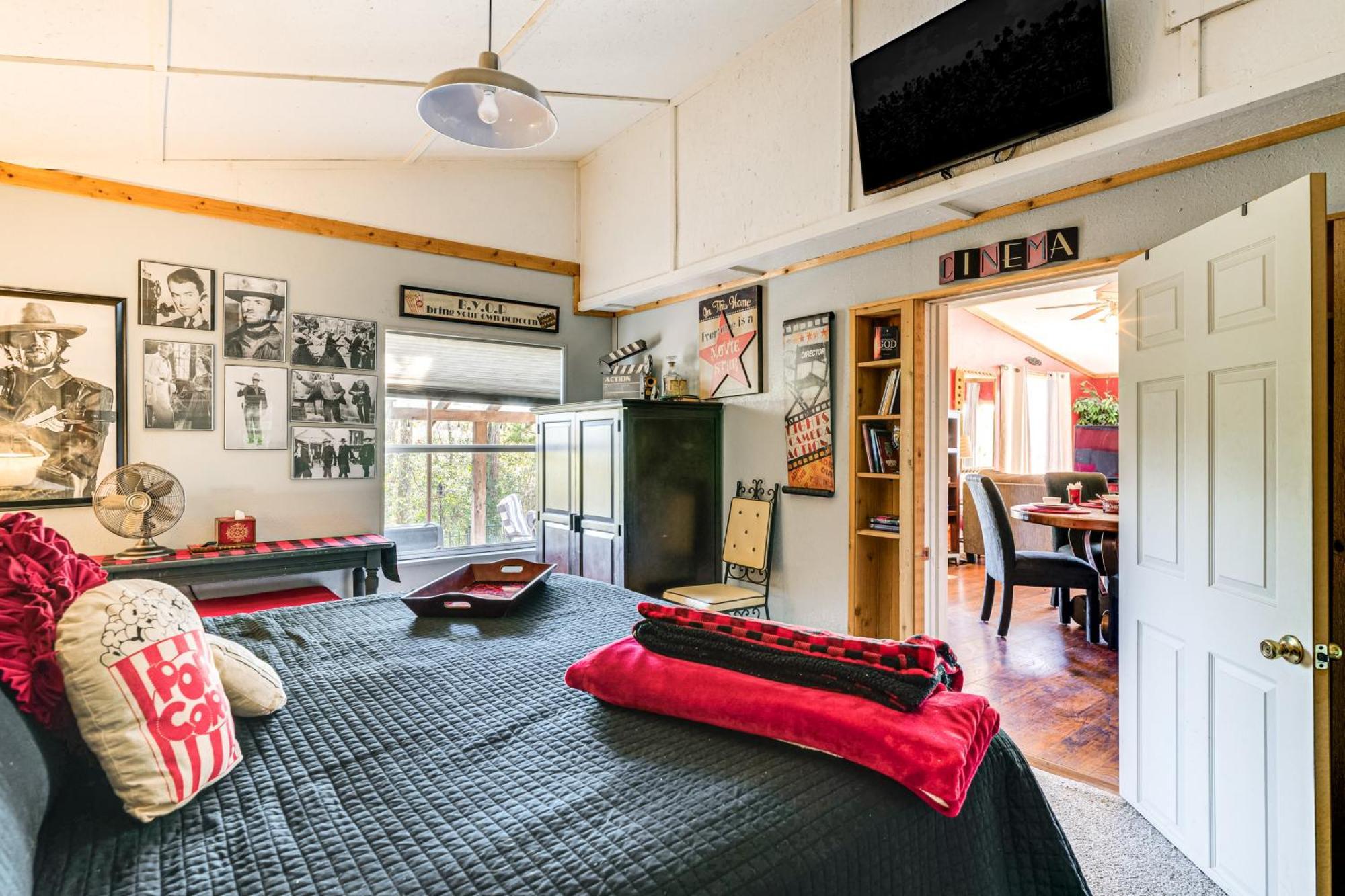 College Station Getaway With Hot Tub And Courtyard! Villa Exteriör bild