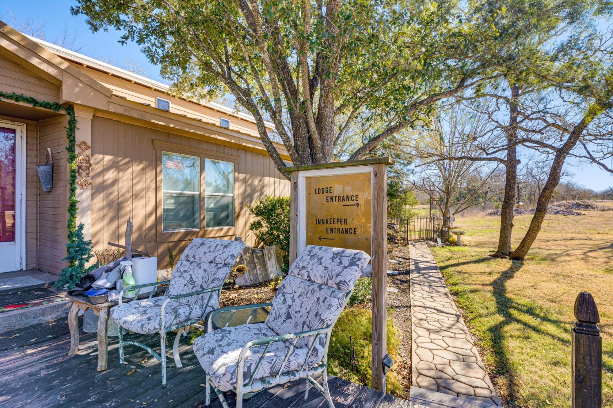 College Station Getaway With Hot Tub And Courtyard! Villa Exteriör bild