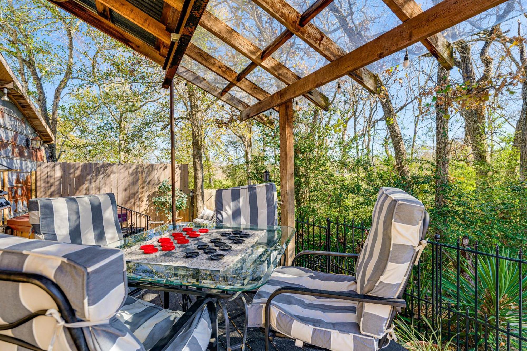 College Station Getaway With Hot Tub And Courtyard! Villa Exteriör bild