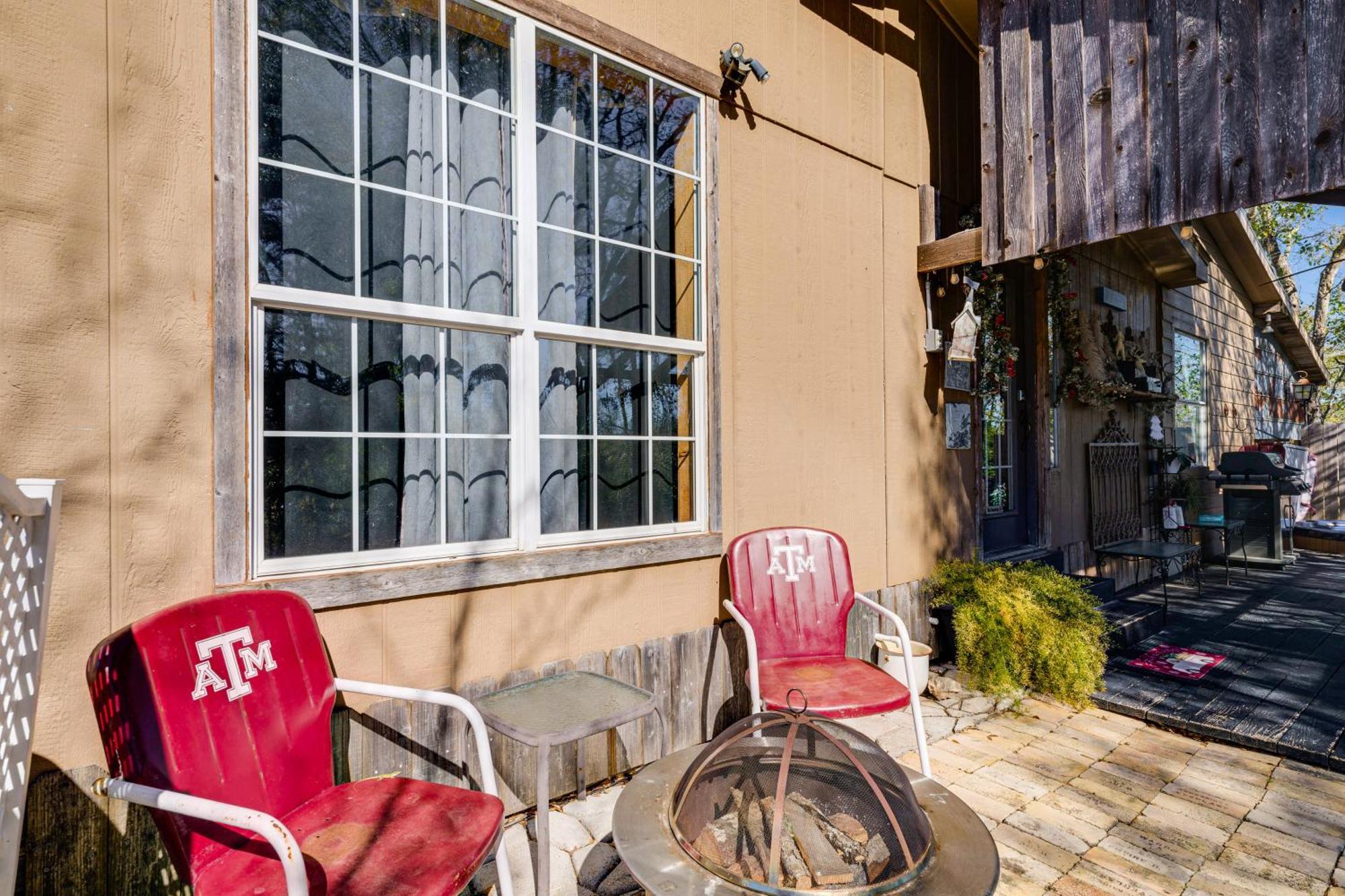 College Station Getaway With Hot Tub And Courtyard! Villa Exteriör bild