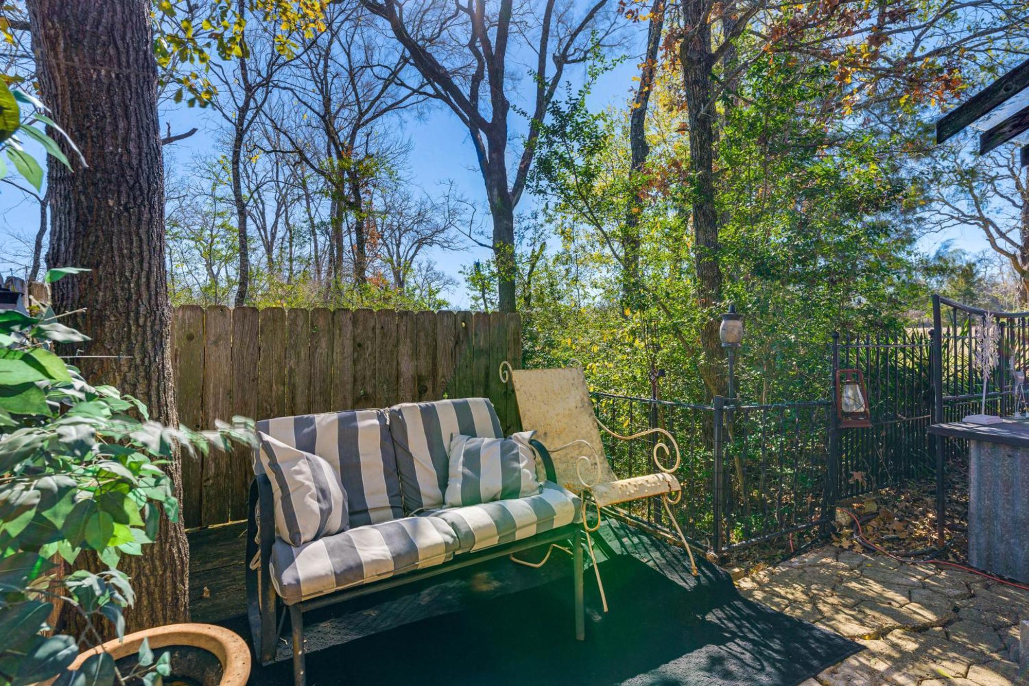 College Station Getaway With Hot Tub And Courtyard! Villa Exteriör bild