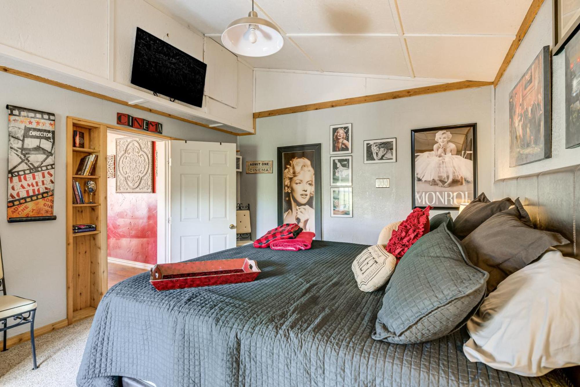 College Station Getaway With Hot Tub And Courtyard! Villa Exteriör bild
